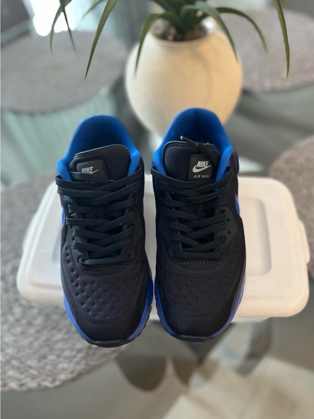 Nike Men's Black and Royal Blue Sneakers